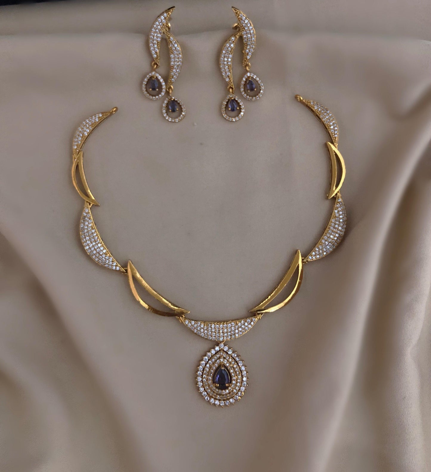 Luxe Gleam Necklace Set